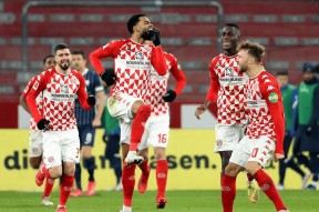 九游体育入口-门兴格拉德巴赫集结日更衣室发声，志在英超名次提升，球迷炸锅，身体对抗强度拉满(门兴格拉德巴赫vs勒沃库森)