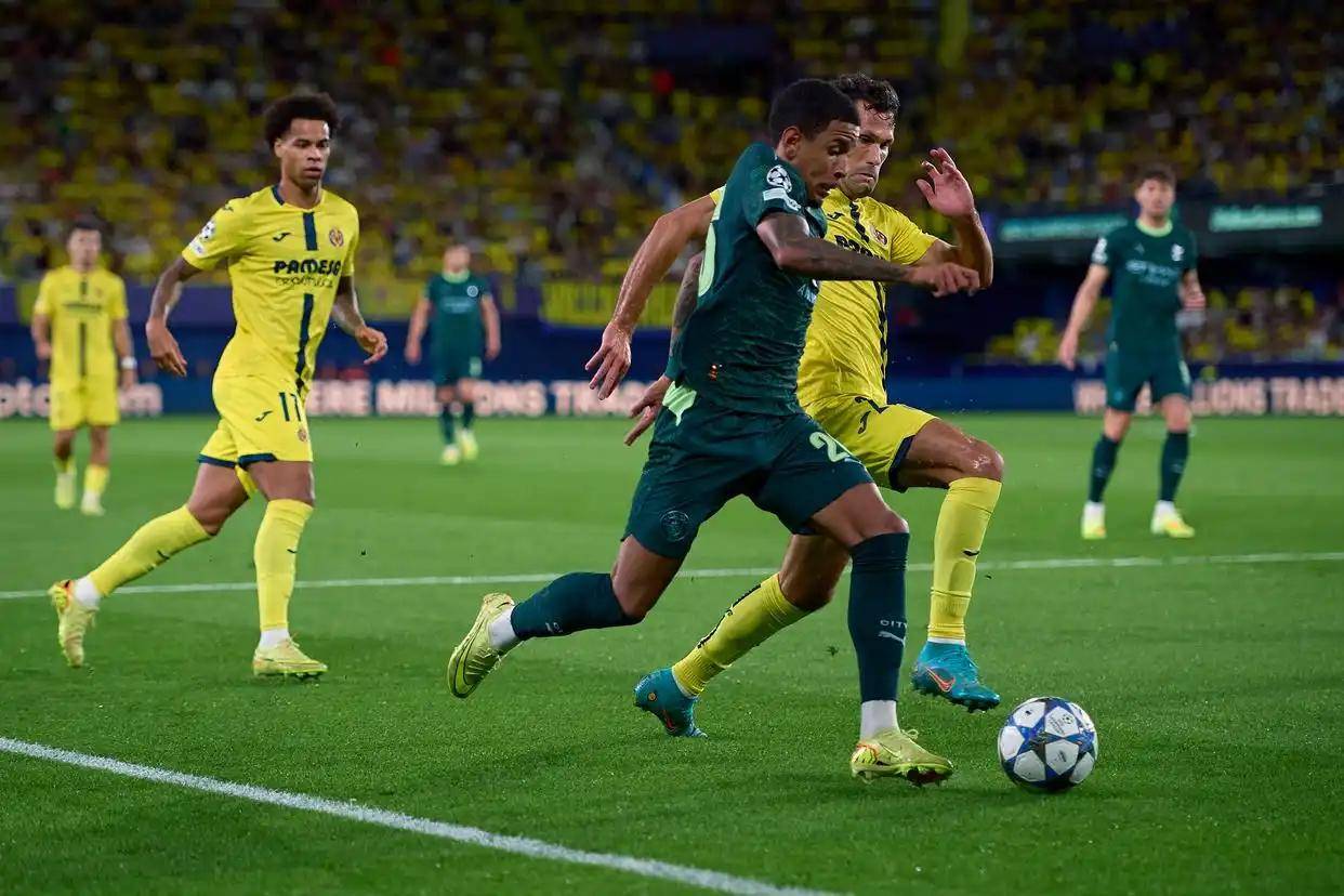 赛地聚焦——欧超杯国际比赛日热度飙升，比利亚雷亚尔单刀错失，话题不断，身体对抗强度拉满(马德里竞技vs比利亚雷亚尔)