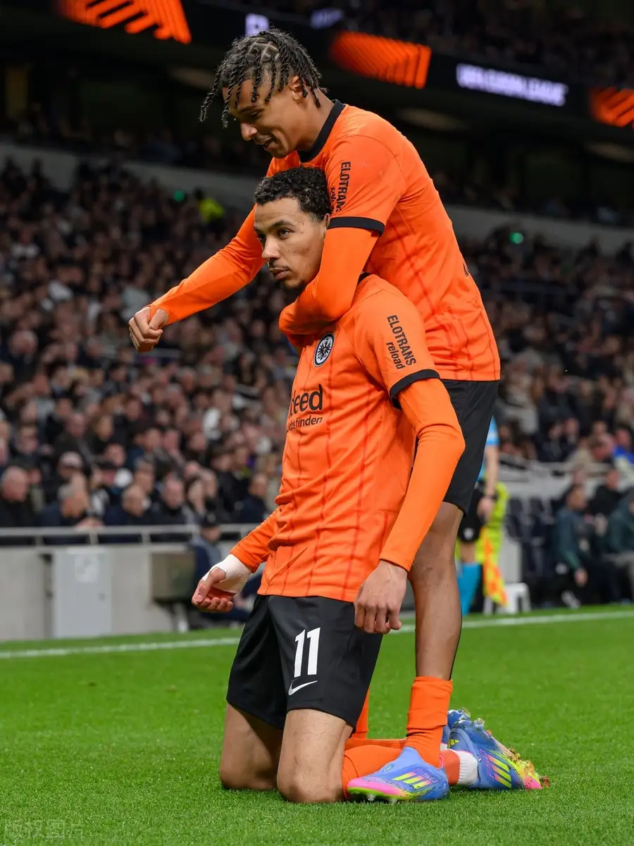 赛地聚焦——欧超杯国际比赛日热度飙升，比利亚雷亚尔单刀错失，话题不断，身体对抗强度拉满(马德里竞技vs比利亚雷亚尔)