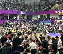 包含冲刺阶段北京首钢备战CBA季后赛；复出首秀细节曝光；媒体盛赞；球队文化再被提及的词条