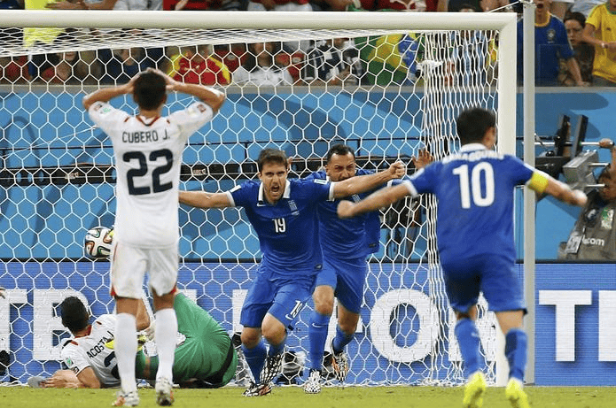 冲刺阶段国王杯焦点战，西汉姆远射贴柱，引发热议，年轻球员得到机会(皇马提前夺冠)