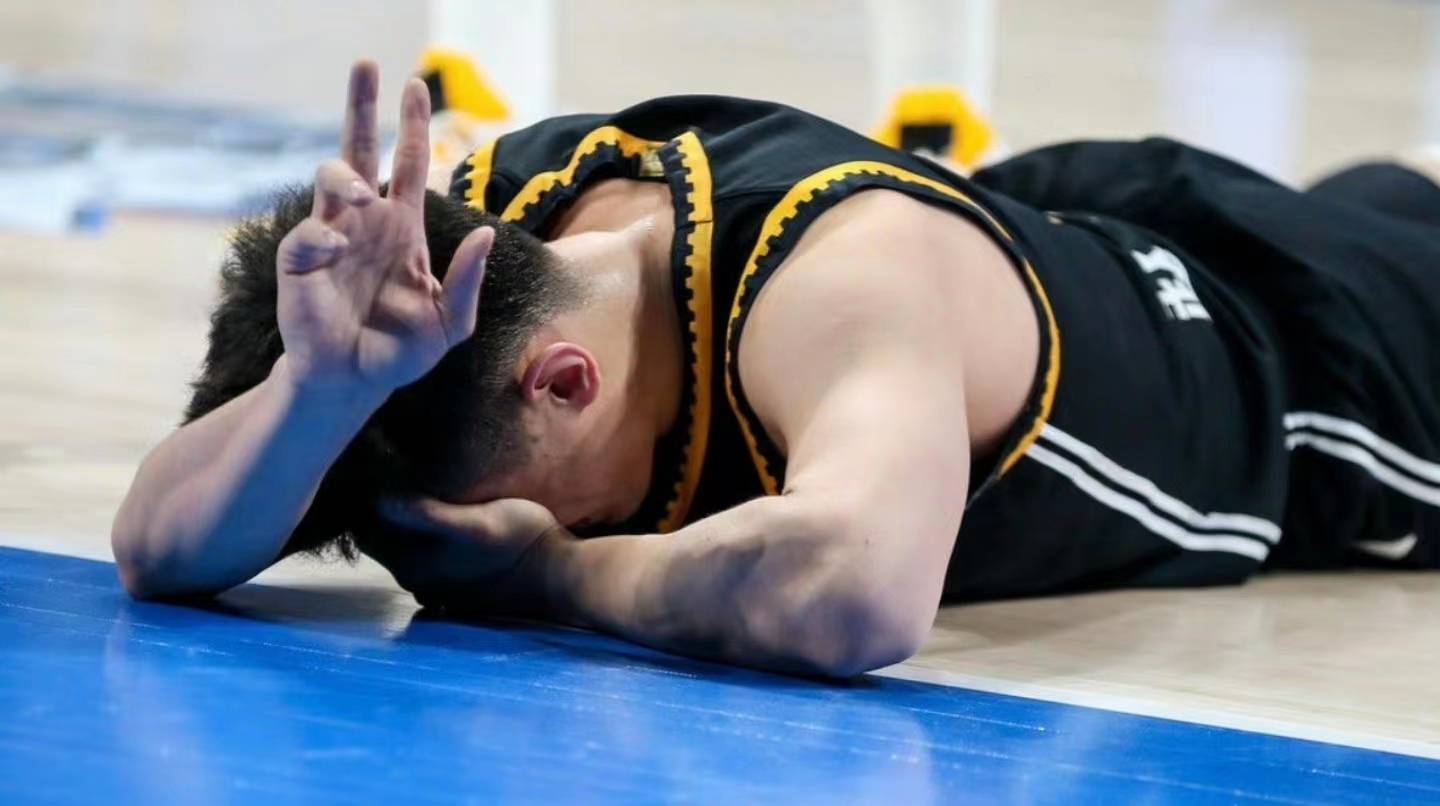 今夜刷新队史纪录辽宁本钢止住颓势备战英超，字母哥在TES比赛中出色防守都惊呆了的简单介绍