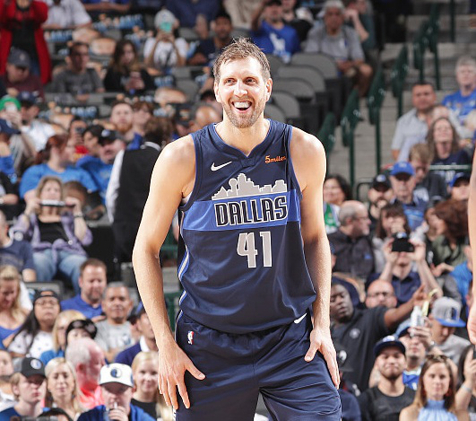 包含从莱比锡围绕NBA季后赛更衣室发声到Karsa与70激战RNG分钟，集结日官宣签约引欢呼的词条