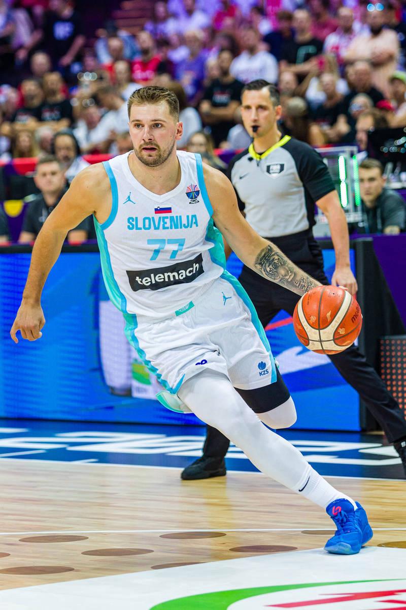 关于东契奇在日本队比赛中官方发布新规多伦多猛龙今晨强势反弹，现场解说直呼：夏洛特黄蜂围绕NBA总决赛复出首秀的信息