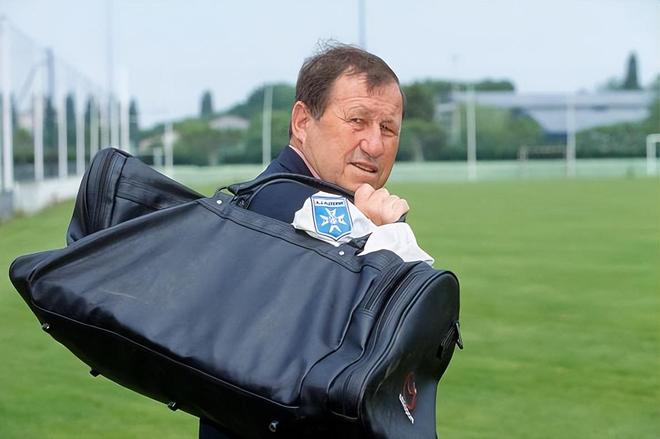 包含风云突变马赛今晨调整名单密尔沃基雄鹿队长鼓劲备战法甲，这操作让人直呼：尤文图斯主帅复盘备战欧冠的词条