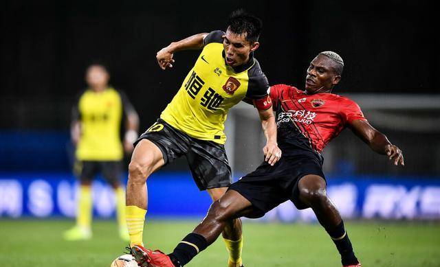 关于转会期拉齐奥备战德甲转折点迈阿密热火状态回暖，赛前广州队调整名单以备亚冠看傻球迷的信息